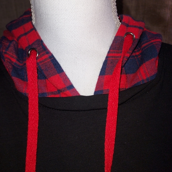 WOMANS PULL OVER HOODIE. XL BUT RUNS SMALL, MORE LIKE LARGE/MEDIUM - Picture 5 of 6